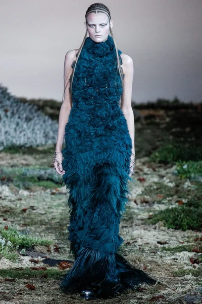 Look 30